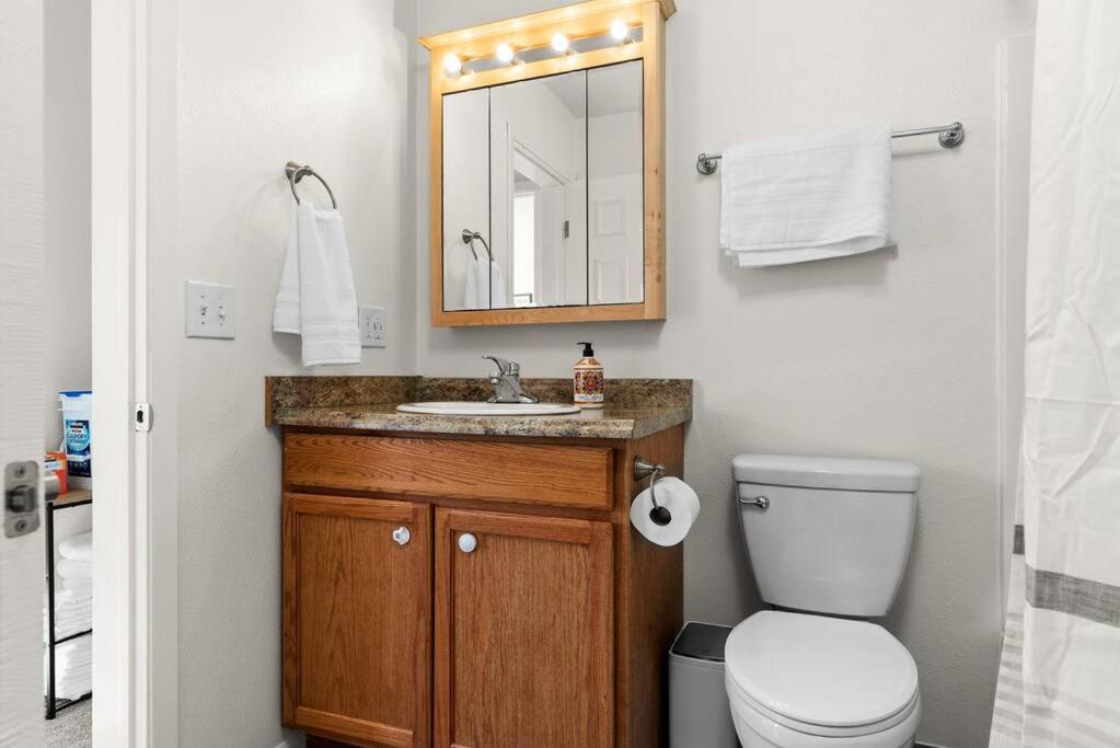 Moose Meadows- Near The Airport, Centrally Located Anchorage Exterior foto